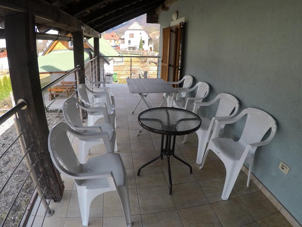 Lesjakova Domacija Бовец Экстерьер фото