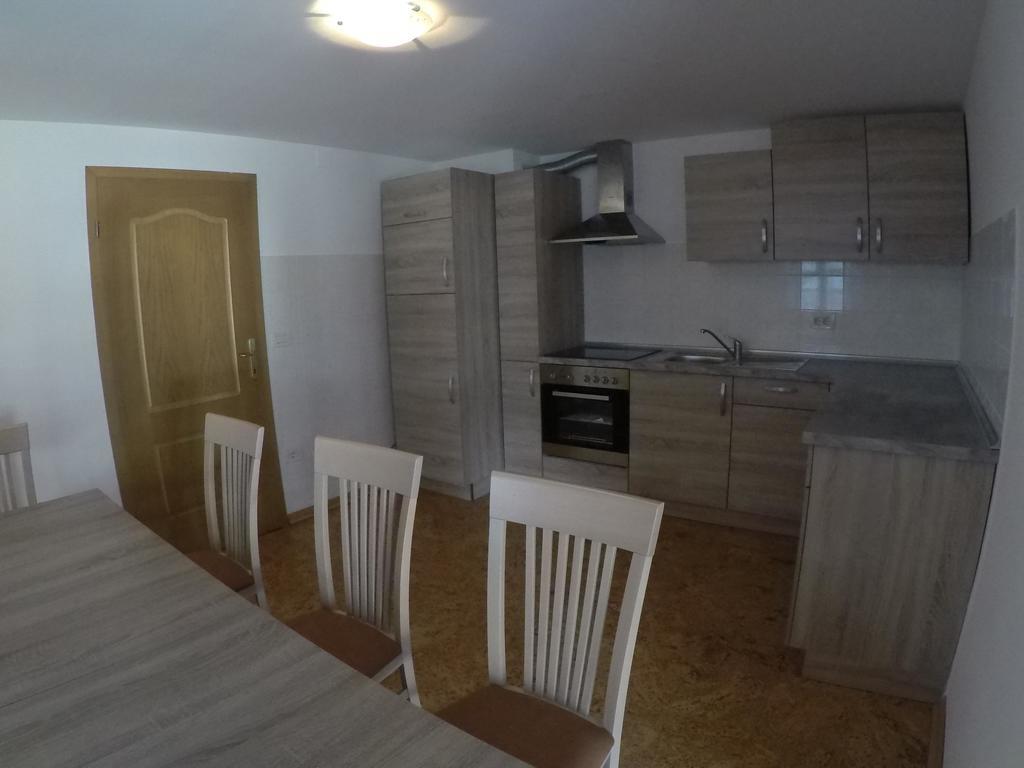 Lesjakova Domacija Бовец Экстерьер фото